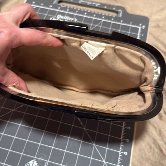 Vintage Italian Neutral Torstoise Shell Snap Jaw Clutch - Picture 3 of 3